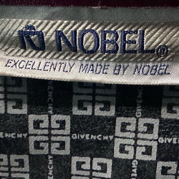 GIVENCHY Rare travel bag - Picture 9 of 16